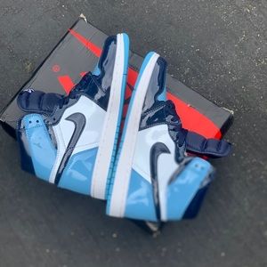 AIR JORDAN-AIR JORDAN 1 RETRO HIGH OG GS UNIVERSITY BLUE